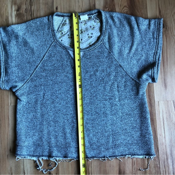 STITCH & KNOT Pullover Distressed Sweater Floral Short Sleeve Small Gray Women’s - Picture 7 of 14